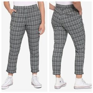 Hot Topic Black, White, Gray plaid pants.